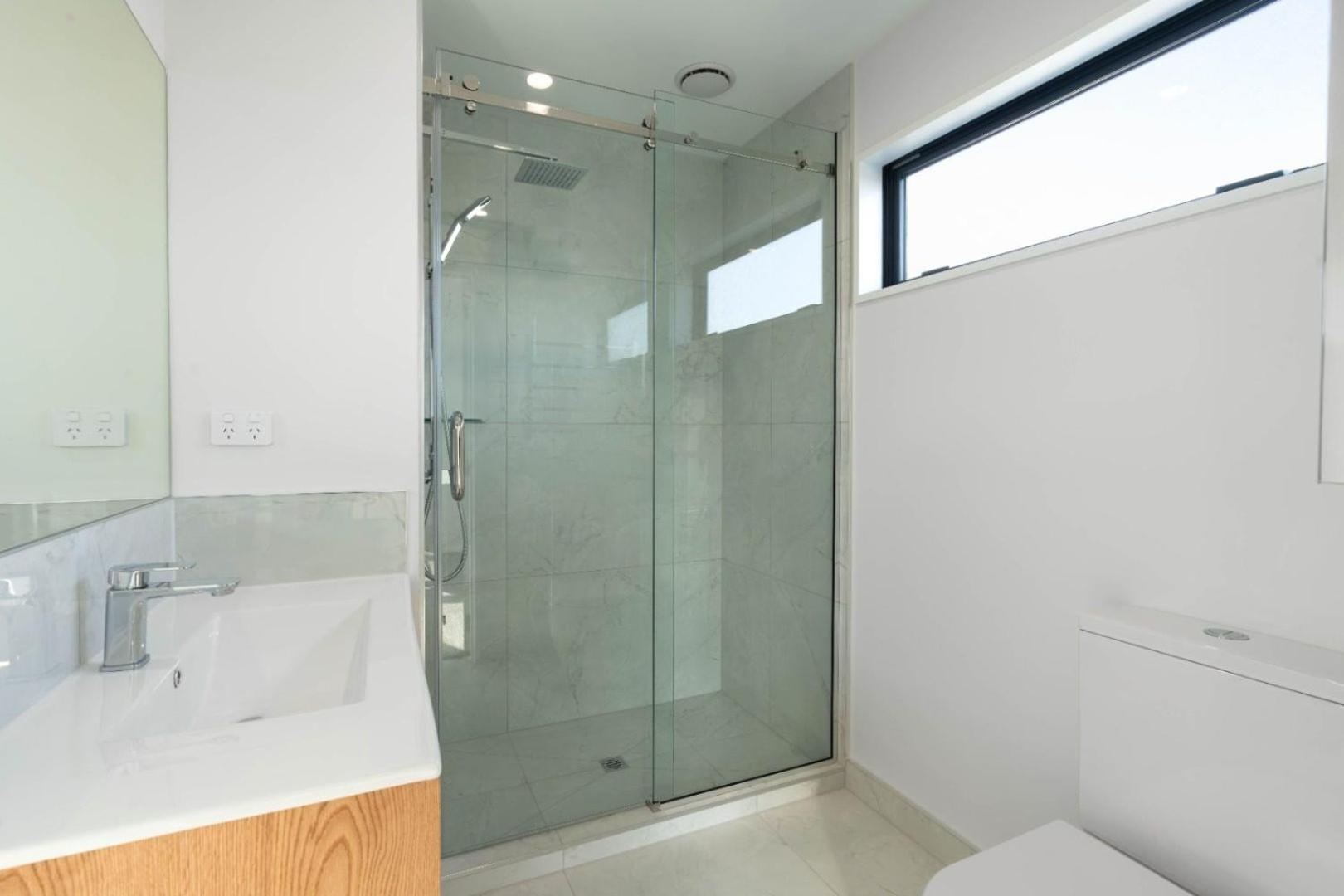 Brand New Close To Cbd 3 Bed 3 Bath With Garage Κράισττσερτς Εξωτερικό φωτογραφία